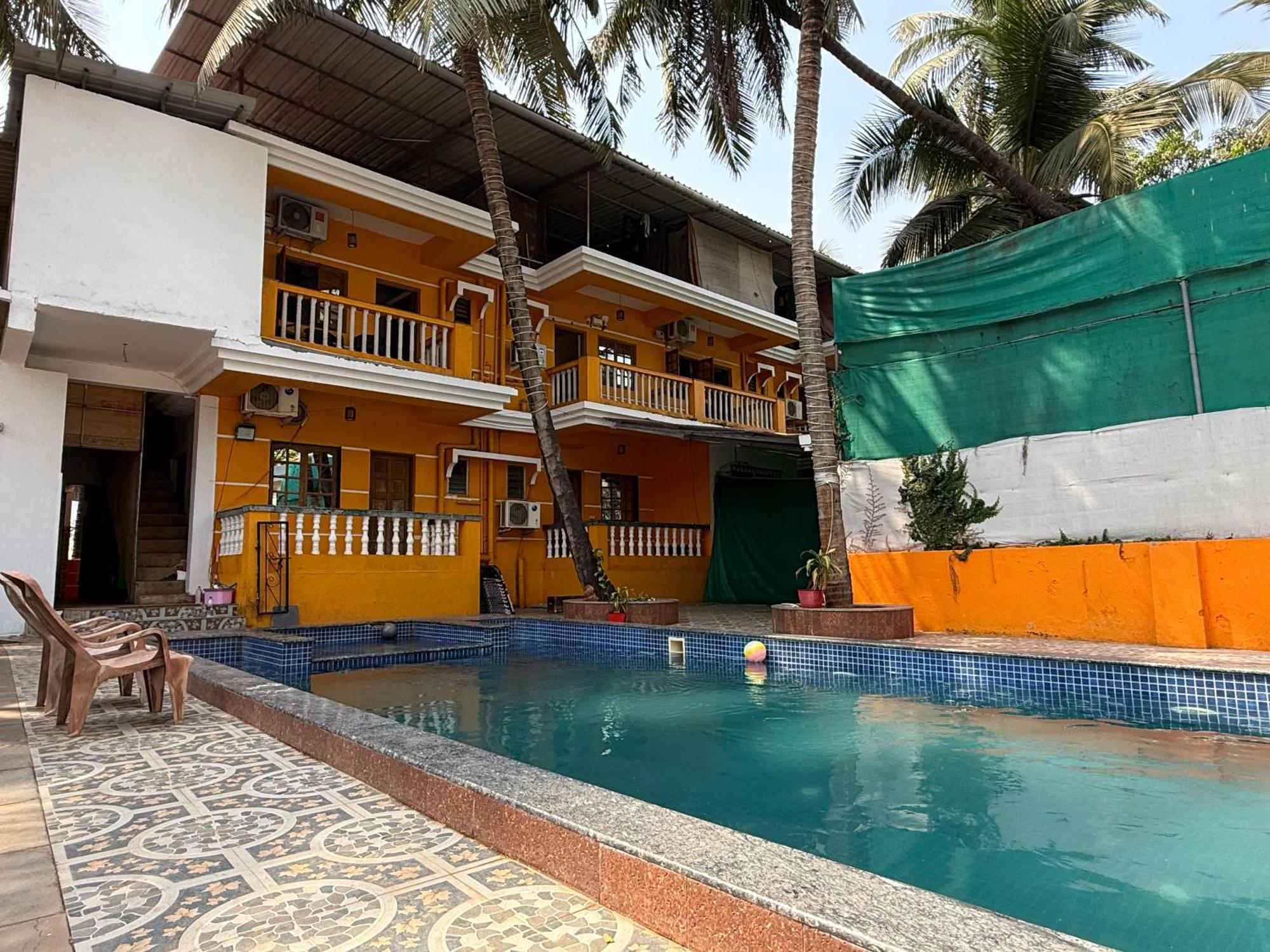 Aura Rooms & Swimming Pool, カラングート エクステリア 写真